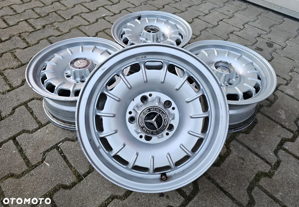 Mercedes-Benz E-Klasa W108 W115 W116 W123 W126 / KBA40410 1084000902 Barock / 6Jx14 ET30 5x112