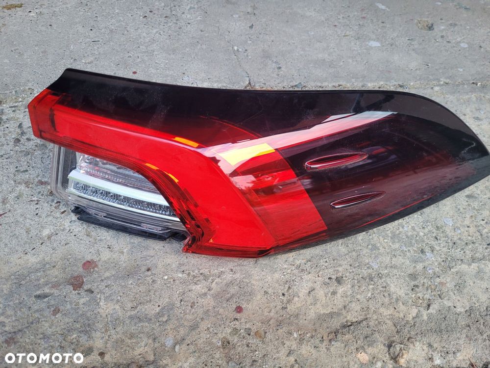 lampa prawy tył toyota corolla e21 sedan