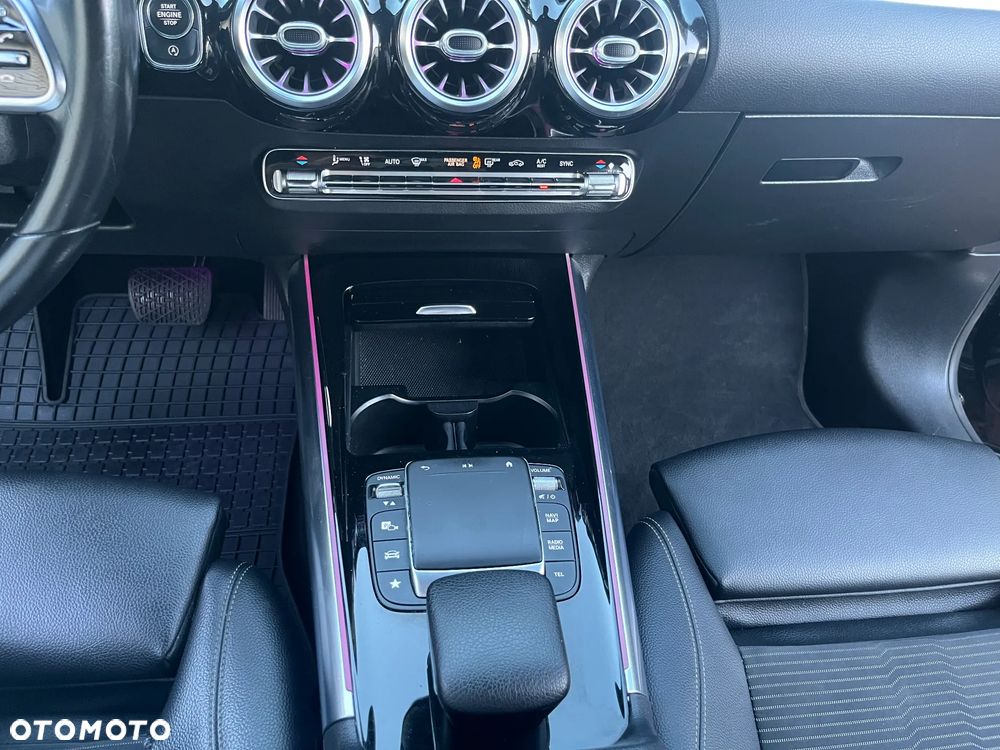 Mercedes-Benz GLA 200 Style - 16