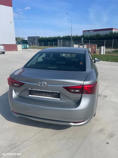 Toyota Avensis 1.8 Executive - 12
