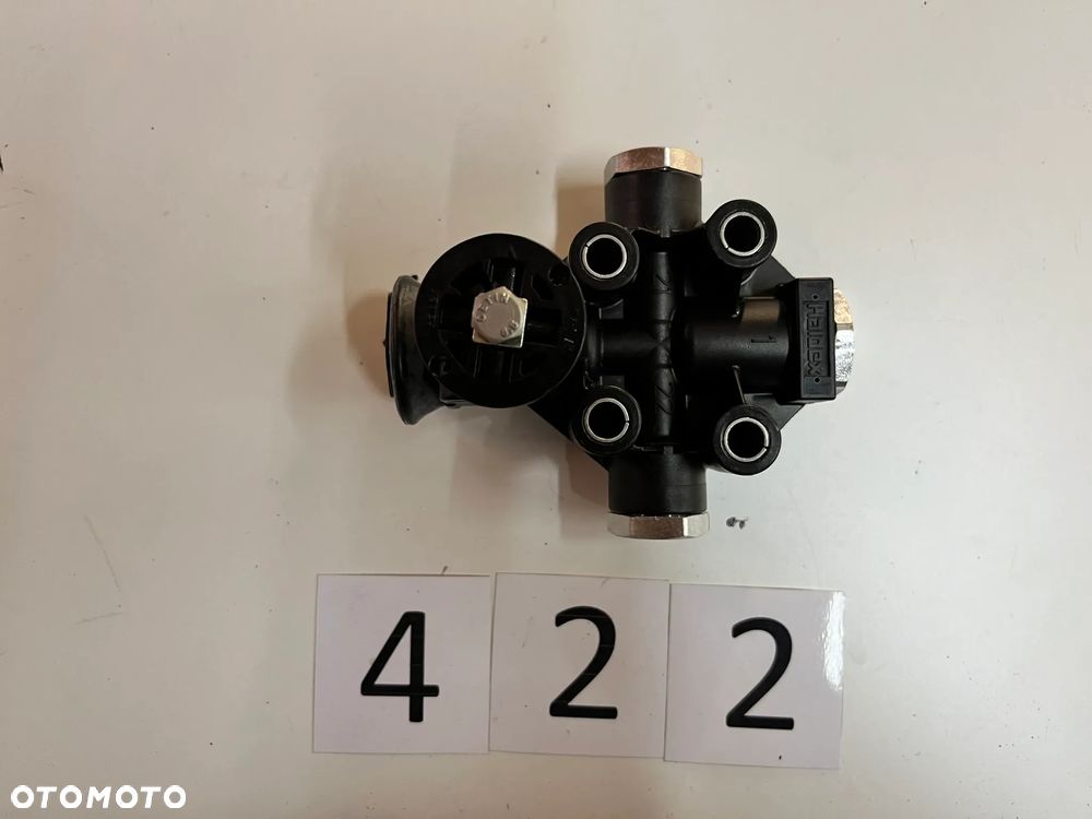 Zawór poduszki powietrznej poziomowania naczepy HALDEX 612035021 - 1