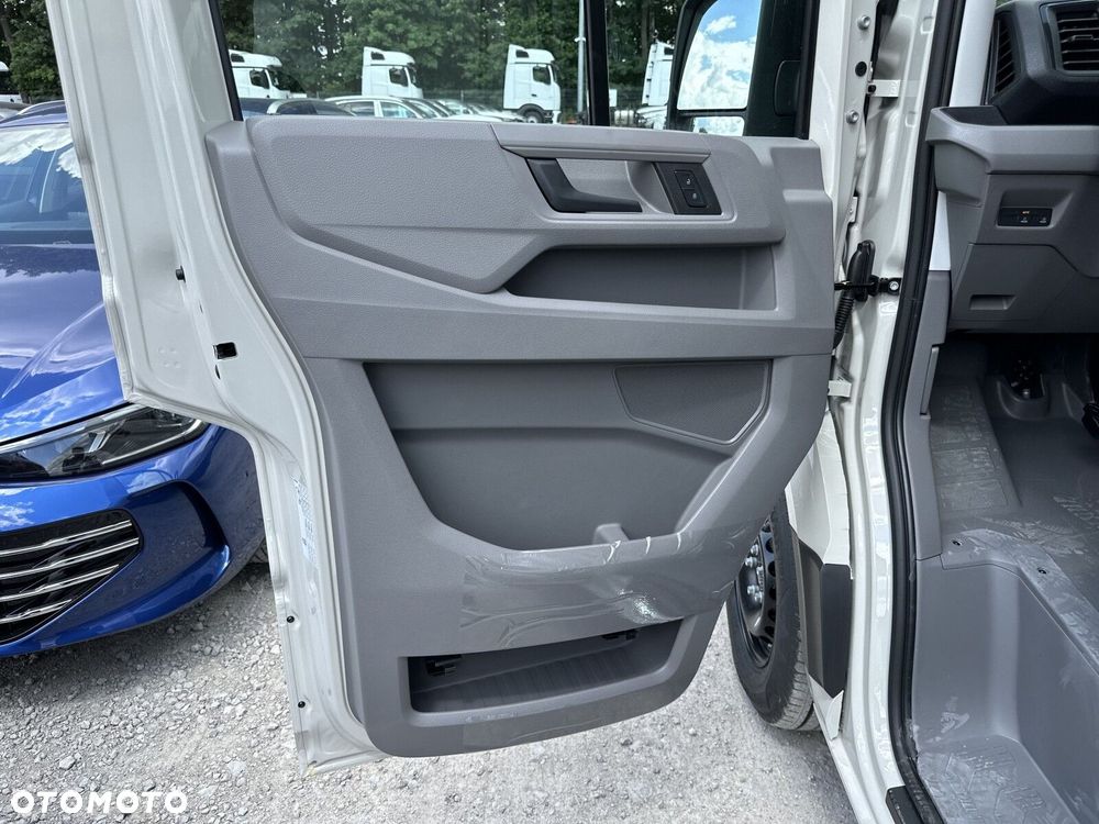 Volkswagen Crafter 35 Furgon z wysokim dachem silnik: 2,0 l EU6 SCR 177 KM, przedni 8-bieg.automatyczna, r.o : 4490 mm - 11
