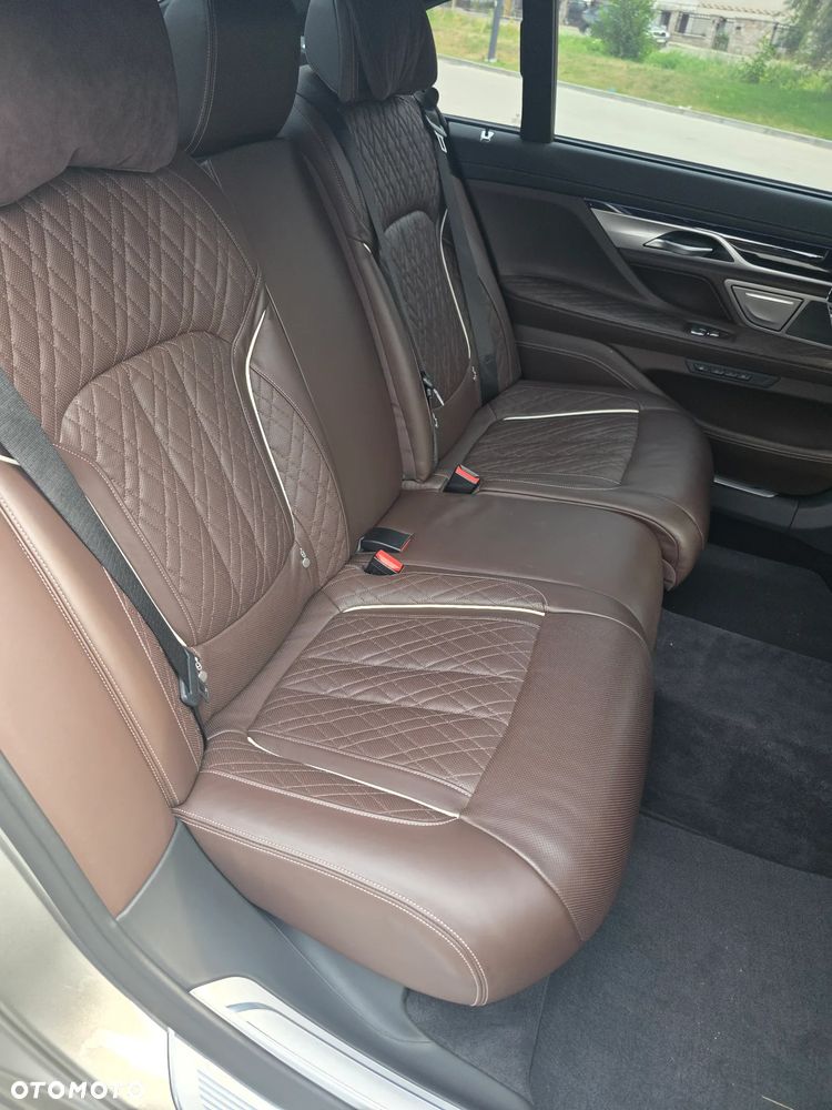 BMW Seria 7 M760Li xDrive - 18