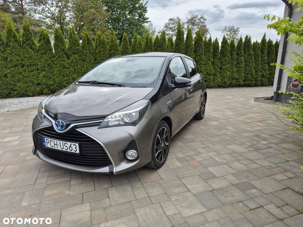 Toyota Yaris Hybrid 100 Business Edition - 12
