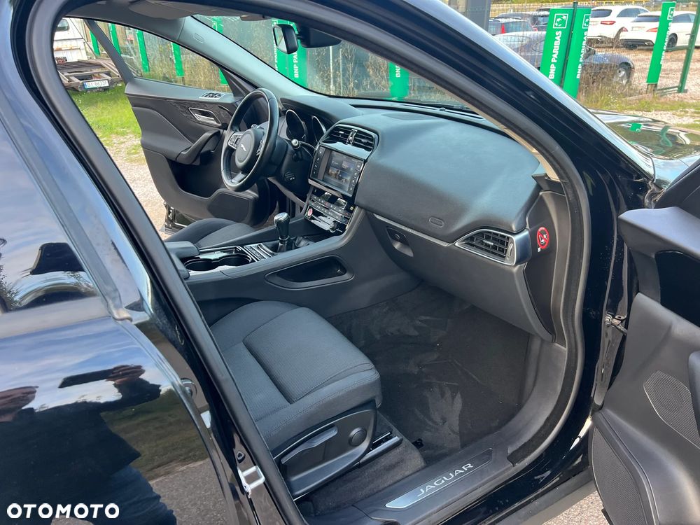 Jaguar F-Pace 2.0 i4D AWD Pure - 11