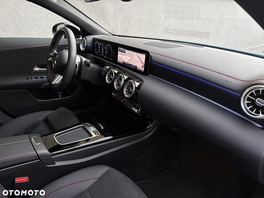 Mercedes-Benz CLA 200 AMG Line 7G-DCT - 17