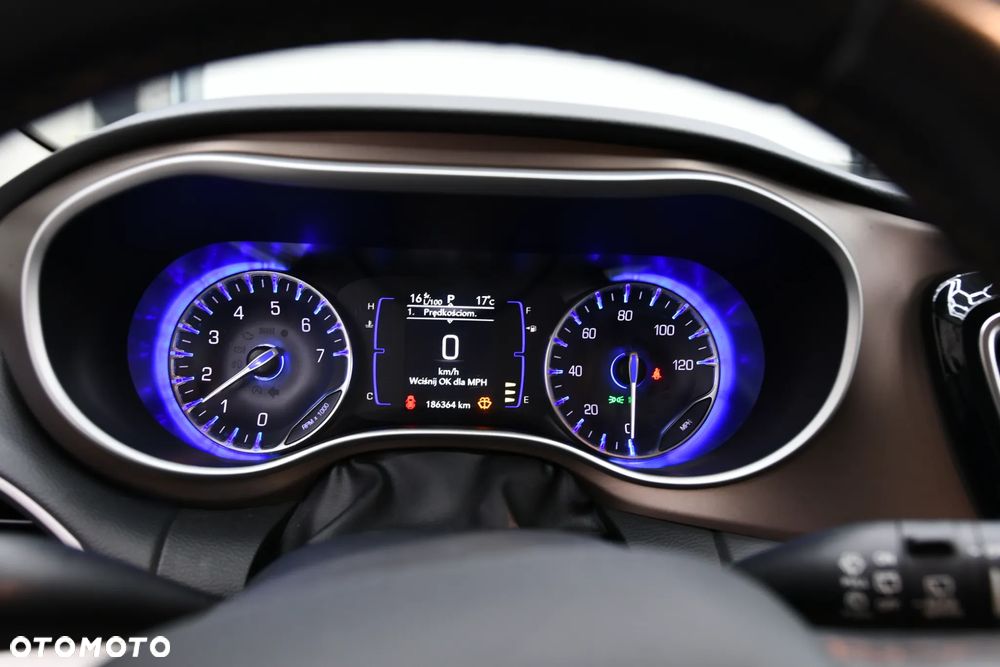 Chrysler Pacifica - 21