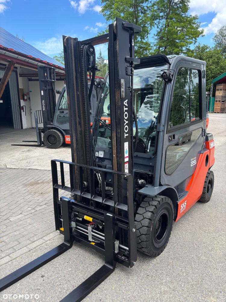 Toyota 8FGF25 diesel przesuw pozycjoner KABINA 2022r 88500netto 2022' - 15