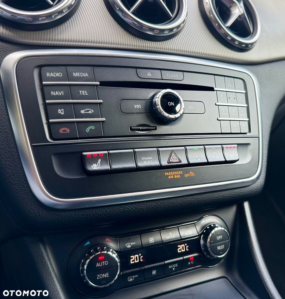 Mercedes-Benz GLA 200 7G-DCT Urban - 20