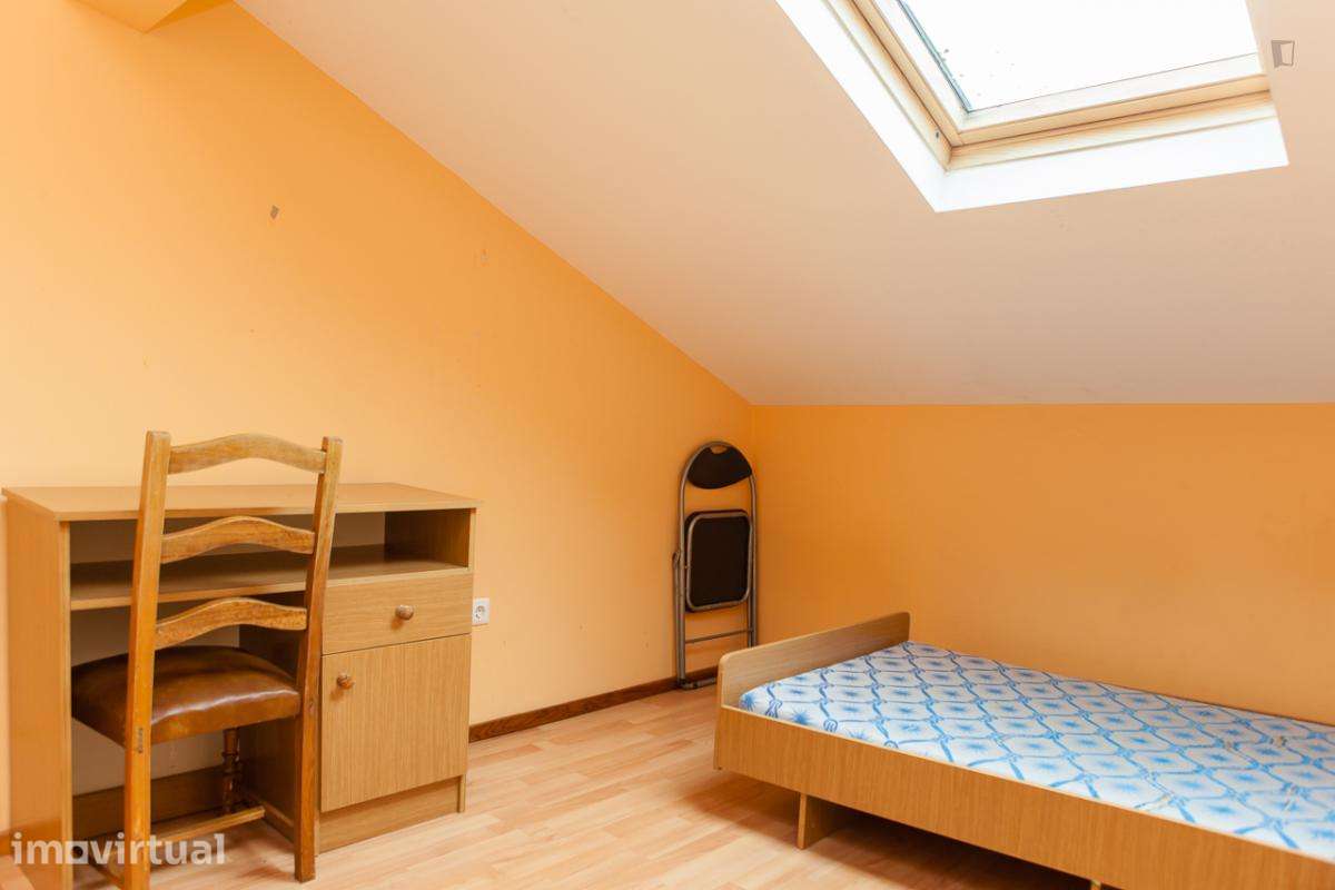 Quarto - localizado em Montarroio Coimbra - Grande imagem: 2/17