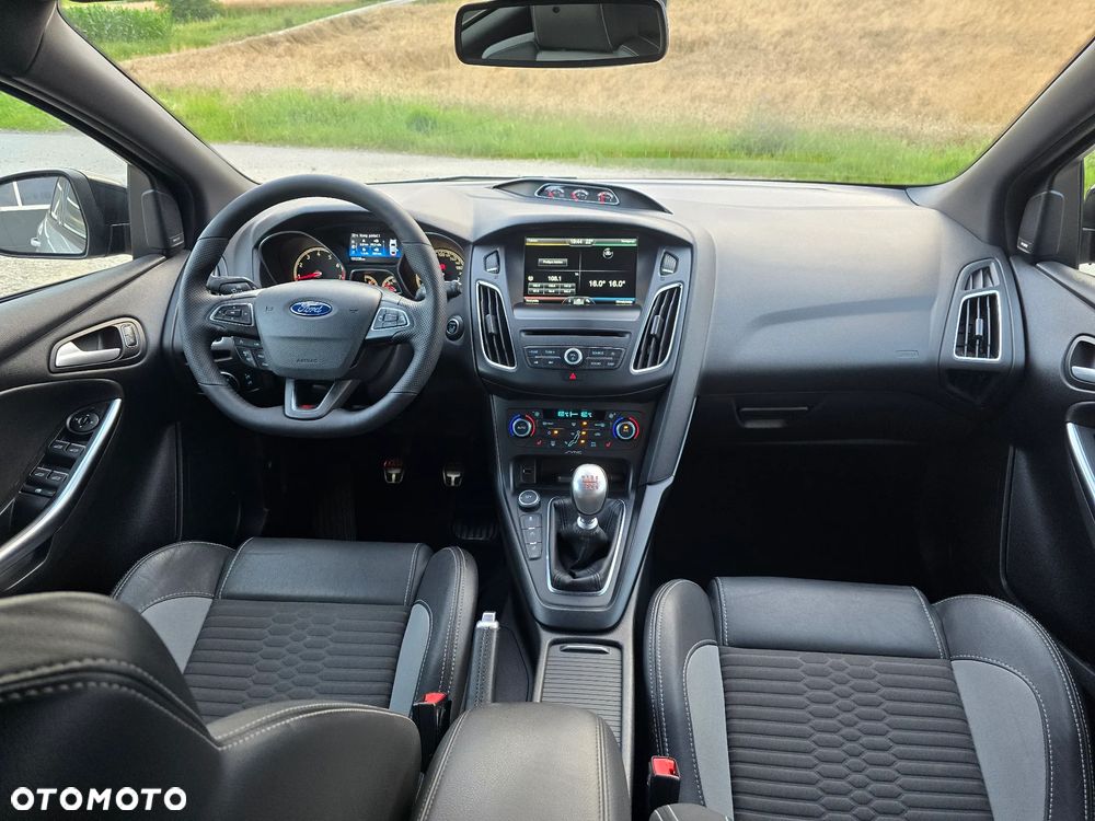 Ford Focus 2.0 EcoBoost ST mit Leder-Sport-Paket - 18