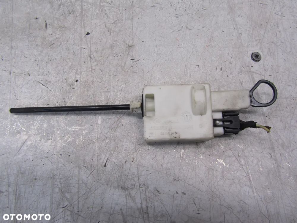 renault trafic-vivaro silniczek klapki wlewu paliwa - 2