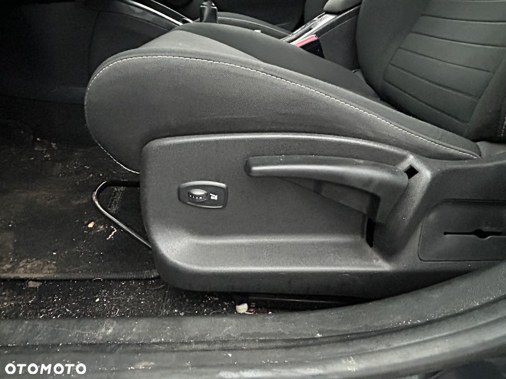 FOTEL FOTELE GRZANE KANAPA TAPICERKA WNĘTRZE RENAULT MEGANE 3 - 4