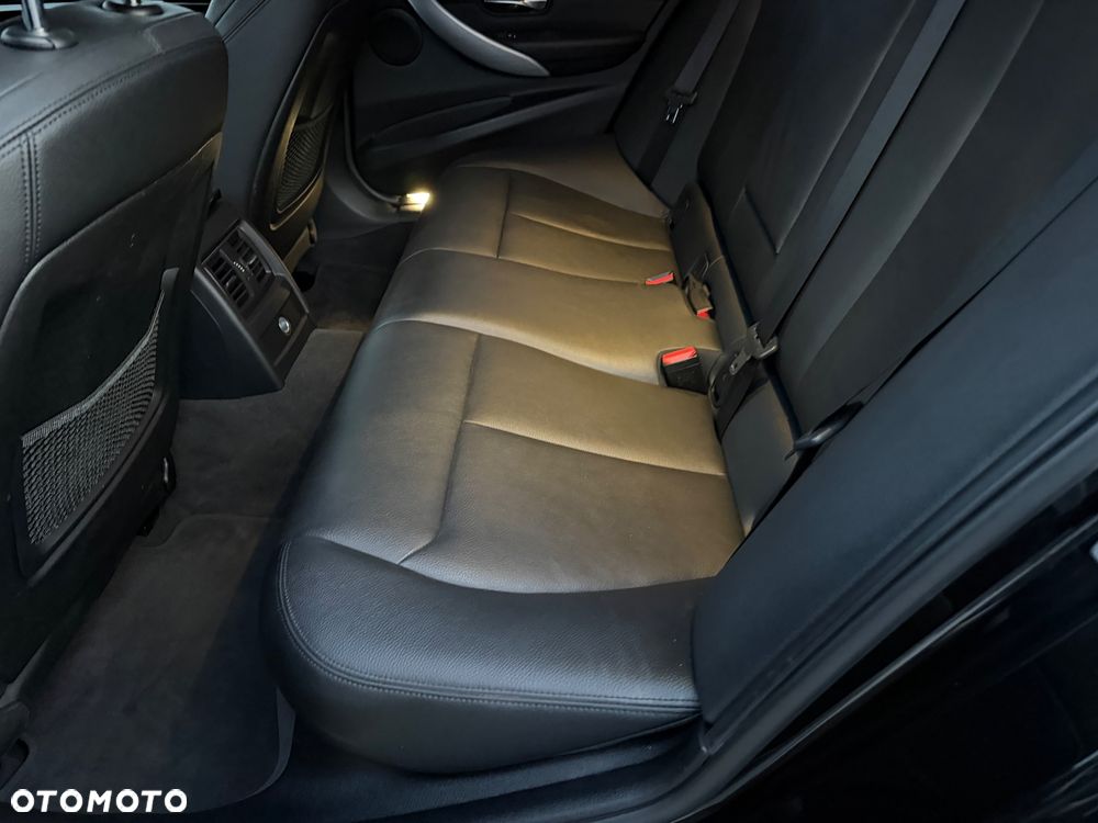 BMW Seria 3 318i GPF M Sport Shadow - 15
