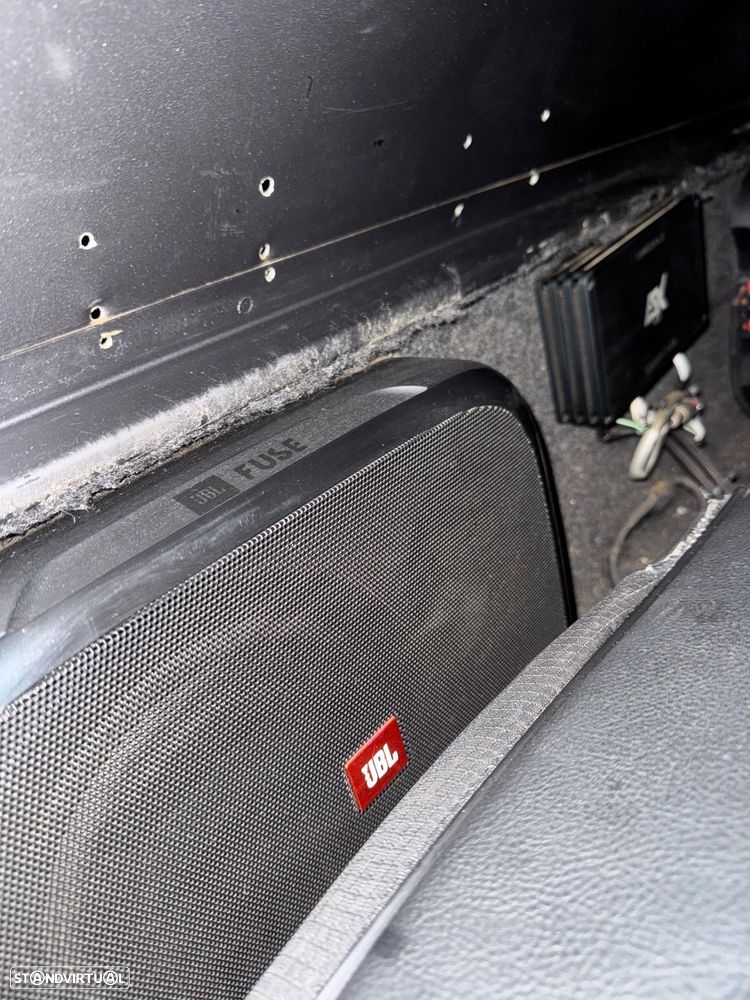 Land Rover Defender 110 - 26