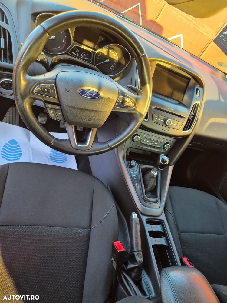Ford Focus - 8