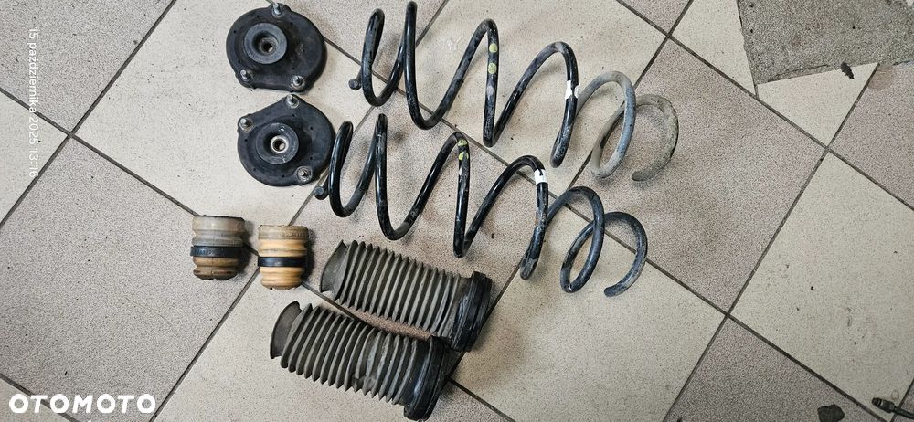 Sprężyna przód mocowanie amortyzatora odbój Fiat Doblo II Opel Combo D LIFT 1,6 M-Jet 2019r - 1