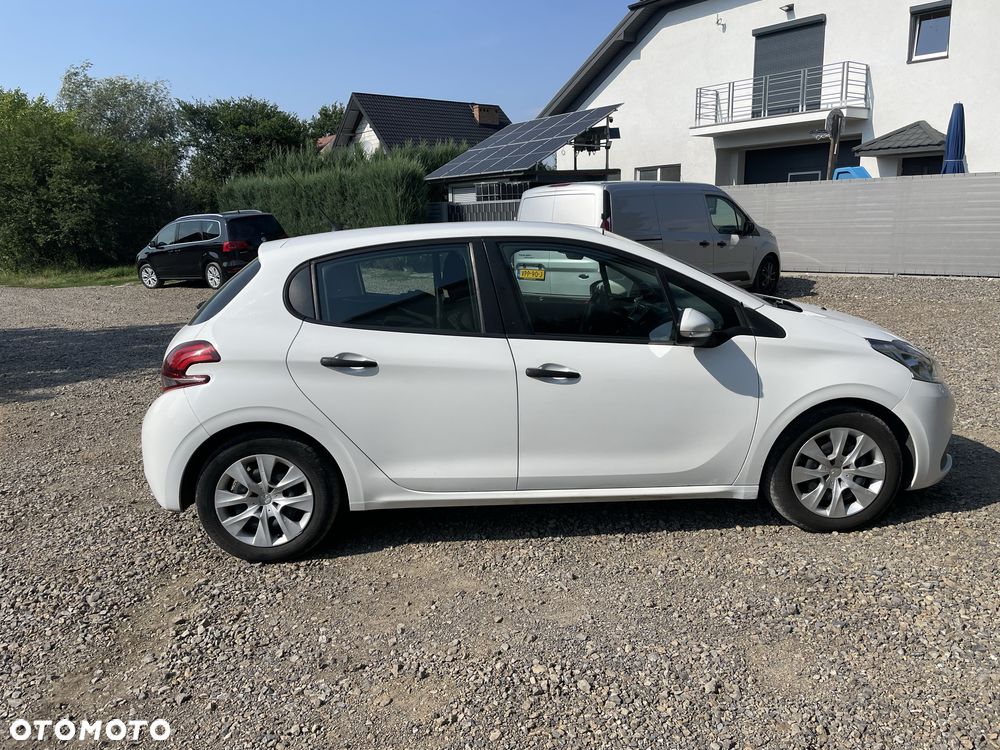 Peugeot 208 - 5
