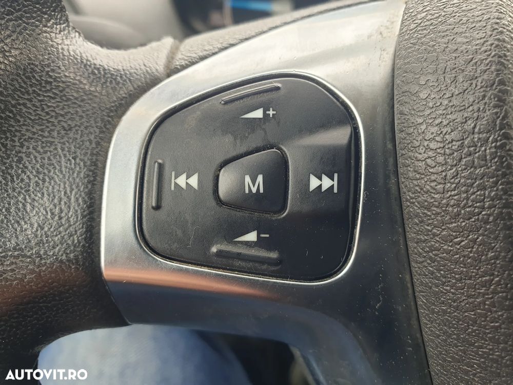 Ford Tourneo Courier - 25