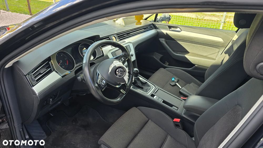 Volkswagen Passat - 17