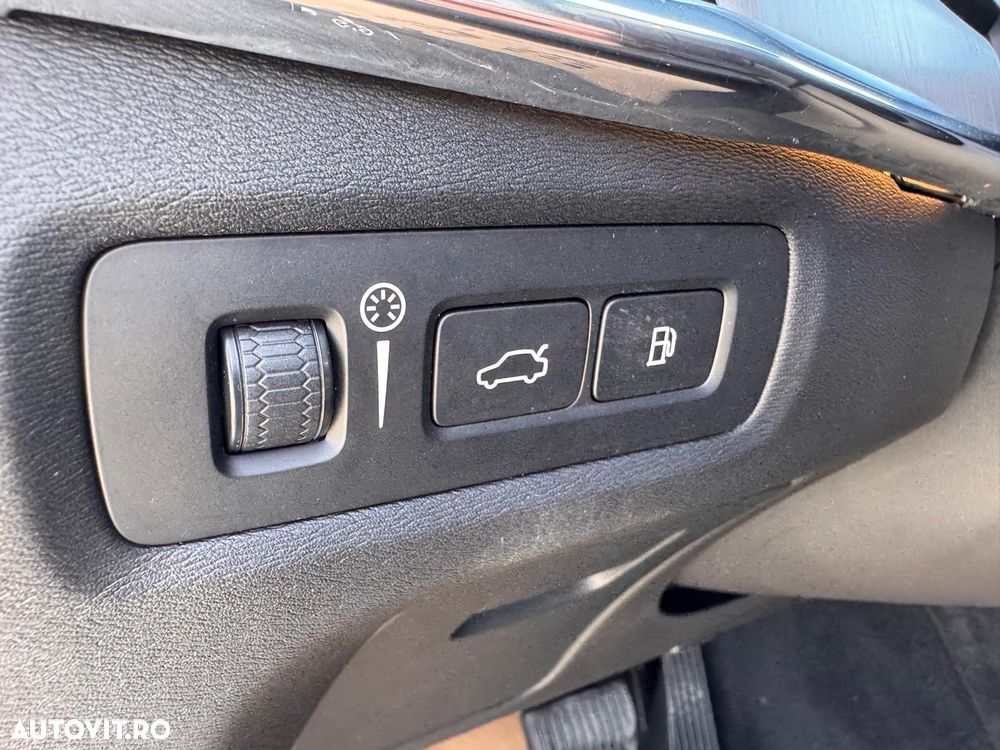 Volvo S90 T8 Twin Engine AWD Geartronic Momentum - 25