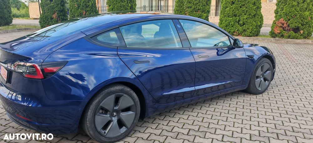 Tesla Model 3 - 3