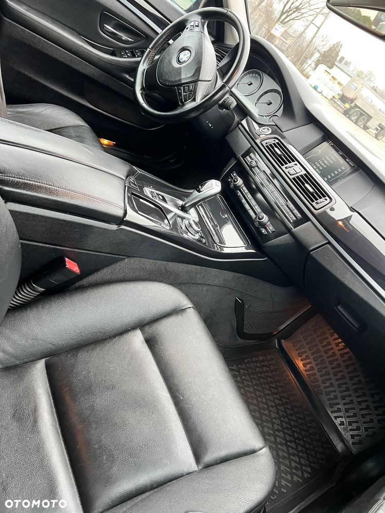 BMW Seria 5 525d - 13