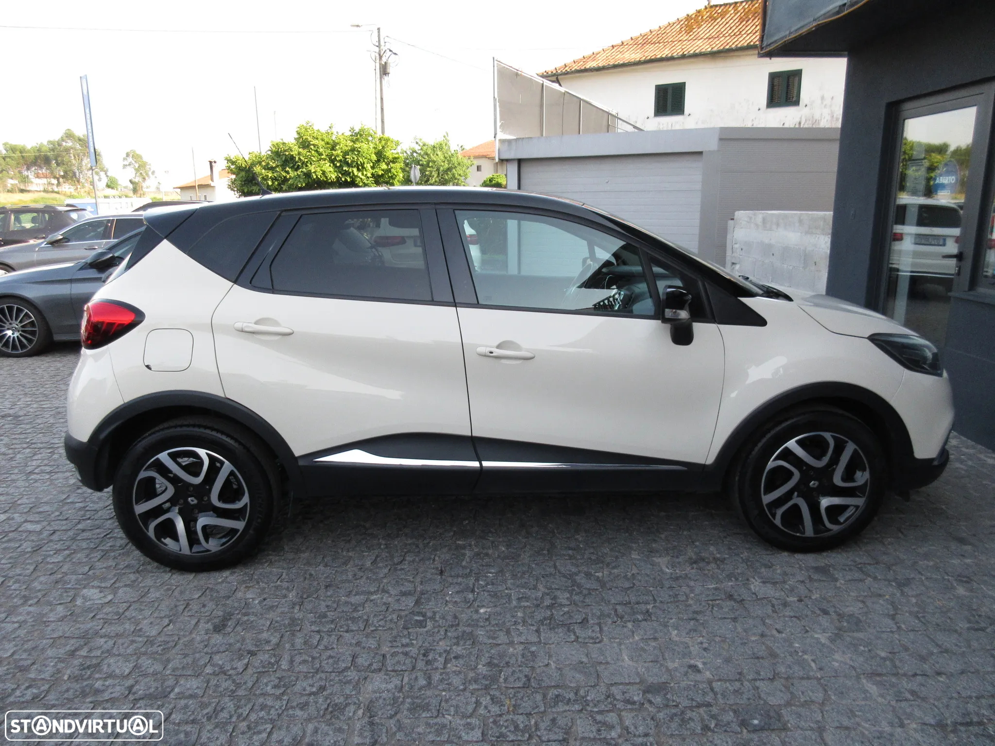 Renault Captur 1.2 TCe Exclusive EDC - 10