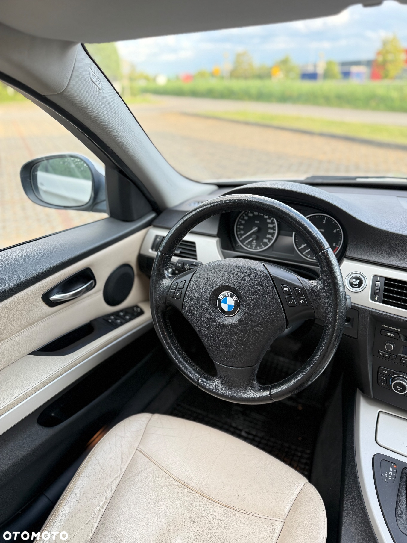 BMW Seria 3 320d DPF Touring - 12