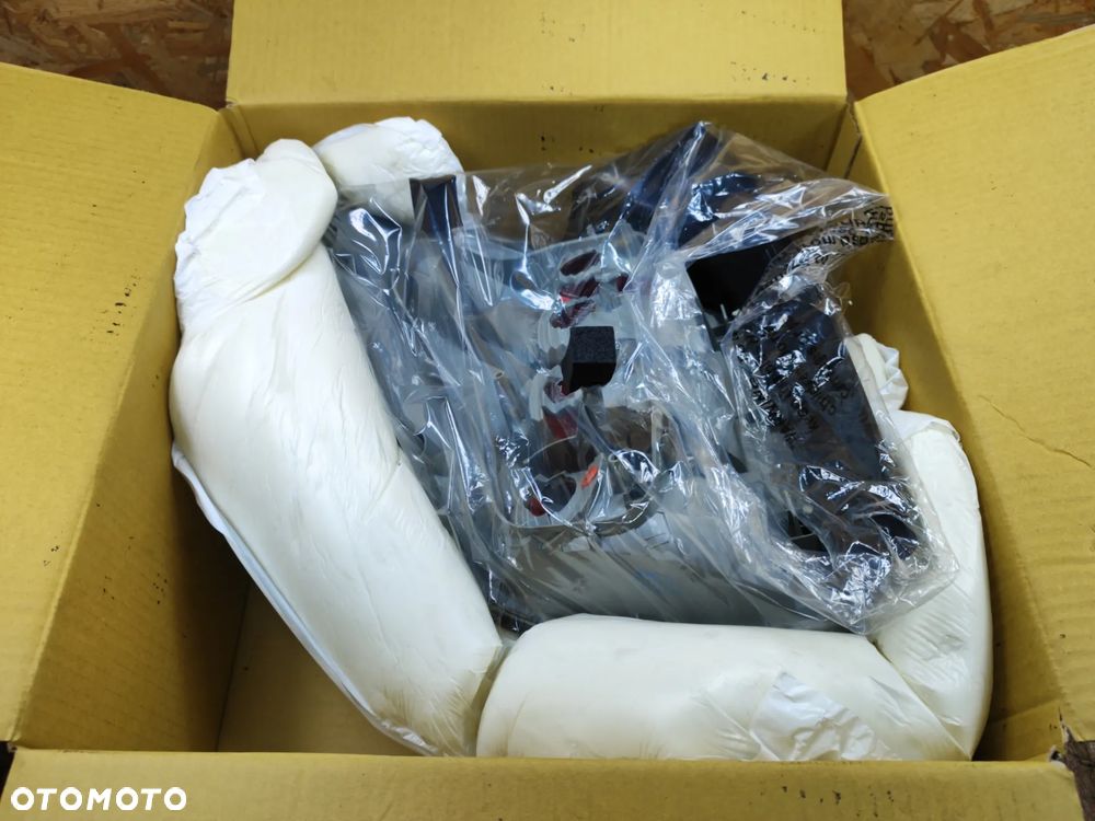 Nowa lampa tył prawa TYC (bez wkładu) do OPEL astra III 3 H KOMBi 04- - 3