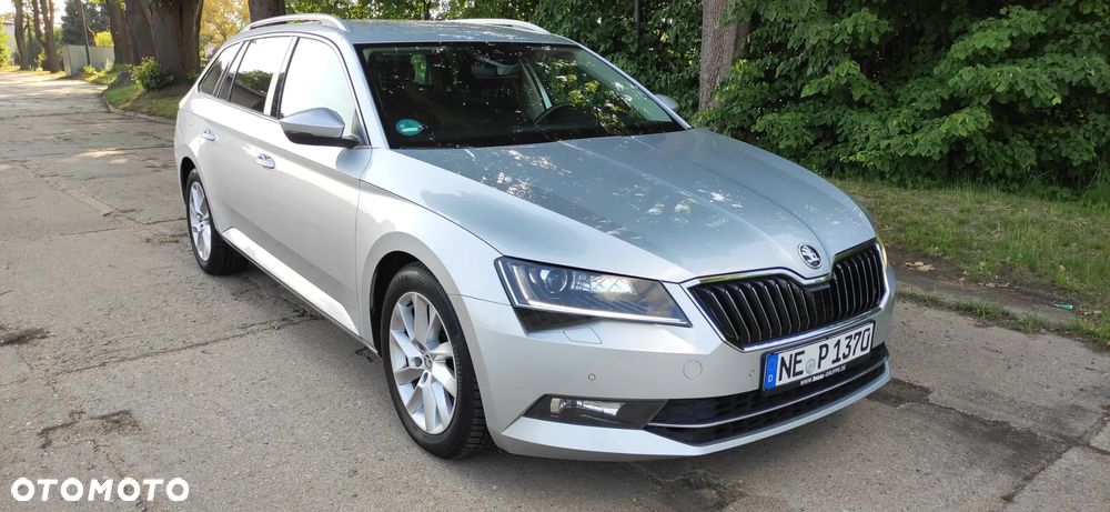 Skoda Superb 2.0 TDI DSG Ambition - 39