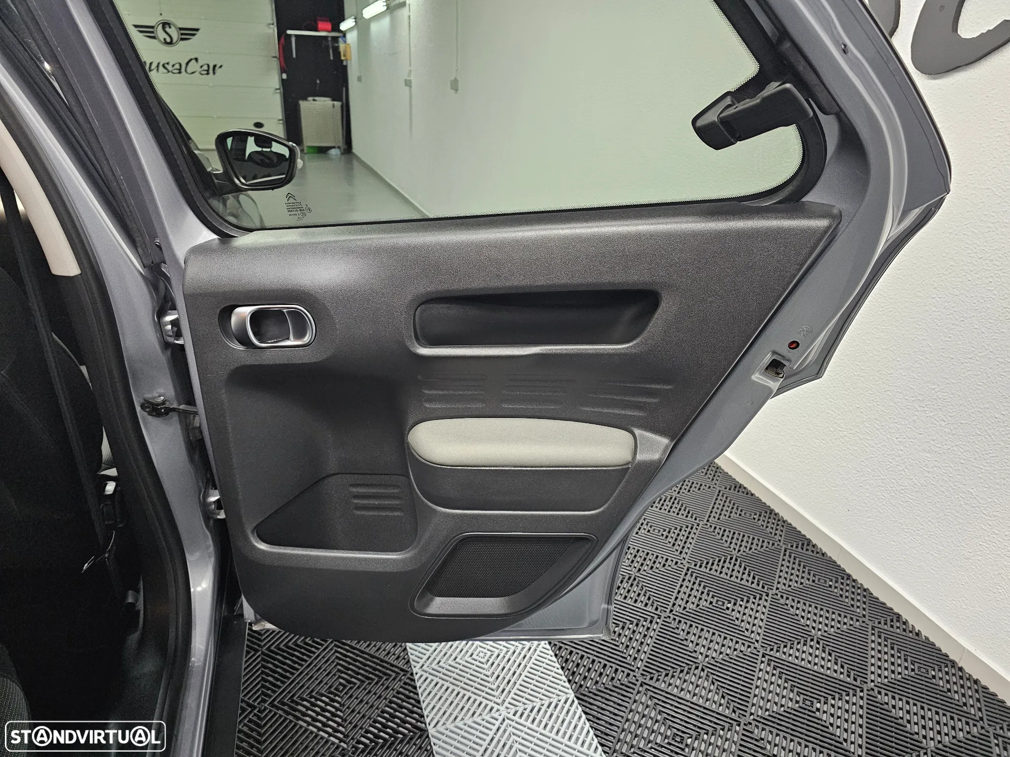 Citroën C4 Cactus 1.2 PureTech Shine EAT6 - 11