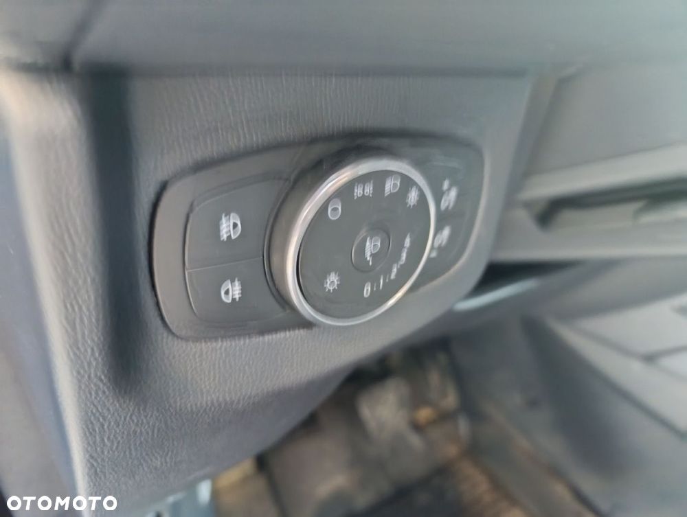 Ford Transit Courier - 17