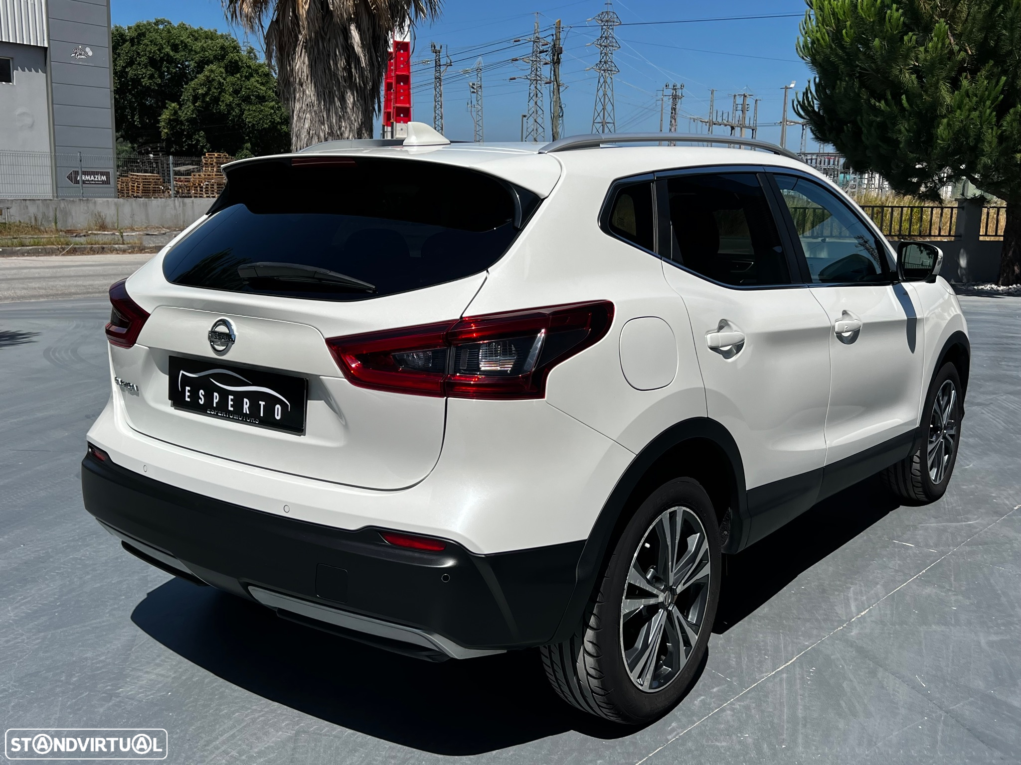 Nissan Qashqai 1.5 dCi N-Connecta J18+Led - 4