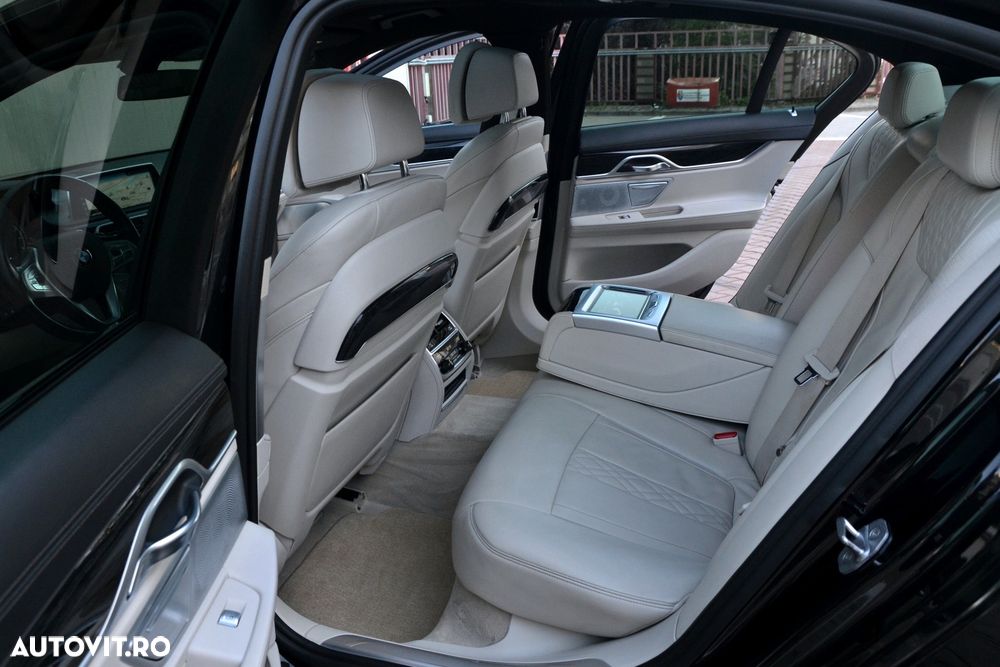 BMW Seria 7 740i Edition Exclusive - 26