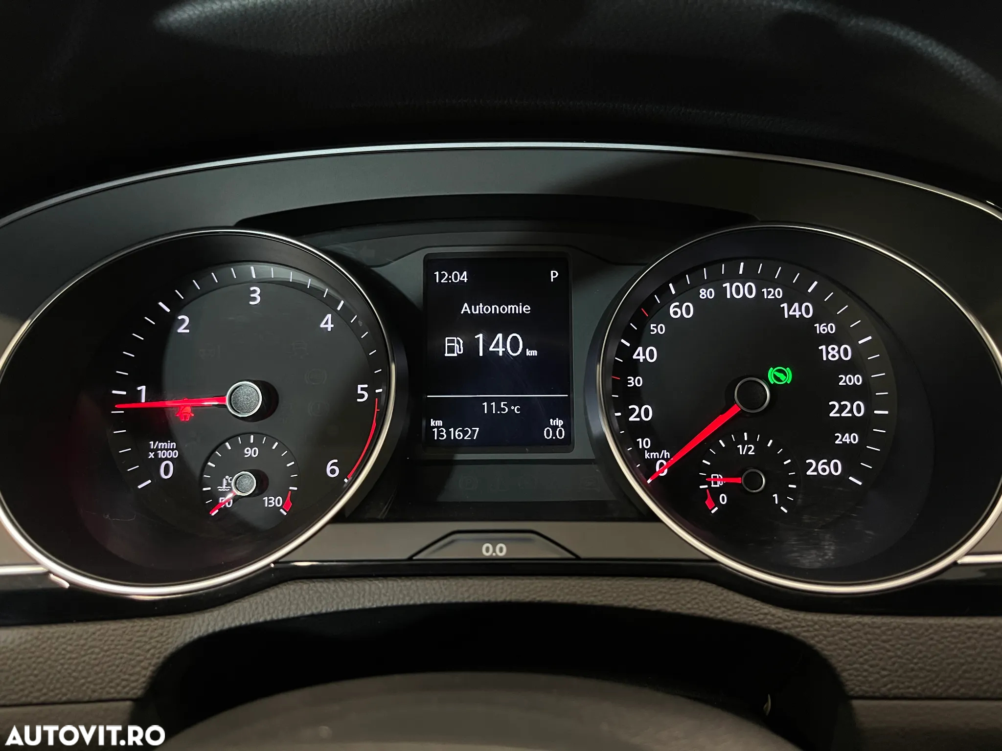 Volkswagen Passat 2.0 TDI DSG Comfortline - 26