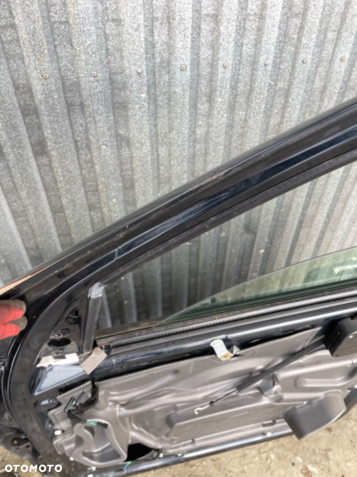 MERCEDES ML 163 drzwi przednie przod szyba zamek listwa granatowe 189 - 14