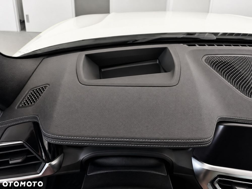 BMW Seria 3 330e xDrive M Sport sport - 16