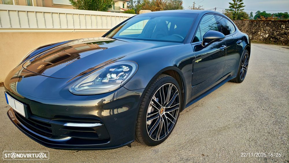 Porsche Panamera 4 E-Hybrid - 1