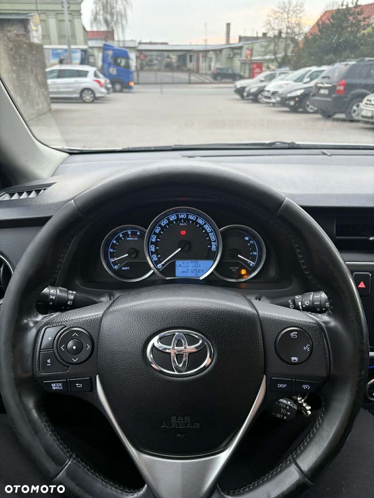 Toyota Auris 2.0 D-4D Dynamic - 7