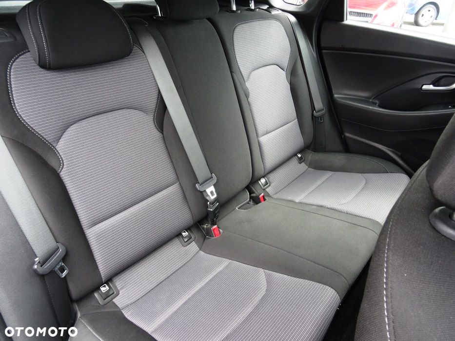 Hyundai i30 1.5 DPI Classic + - 14