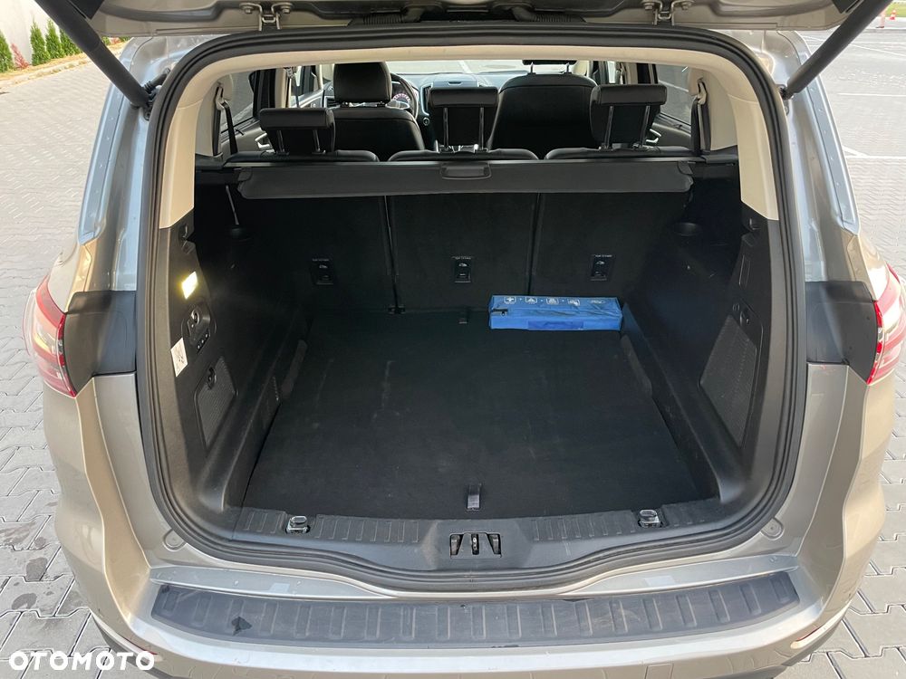 Ford S-Max - 12