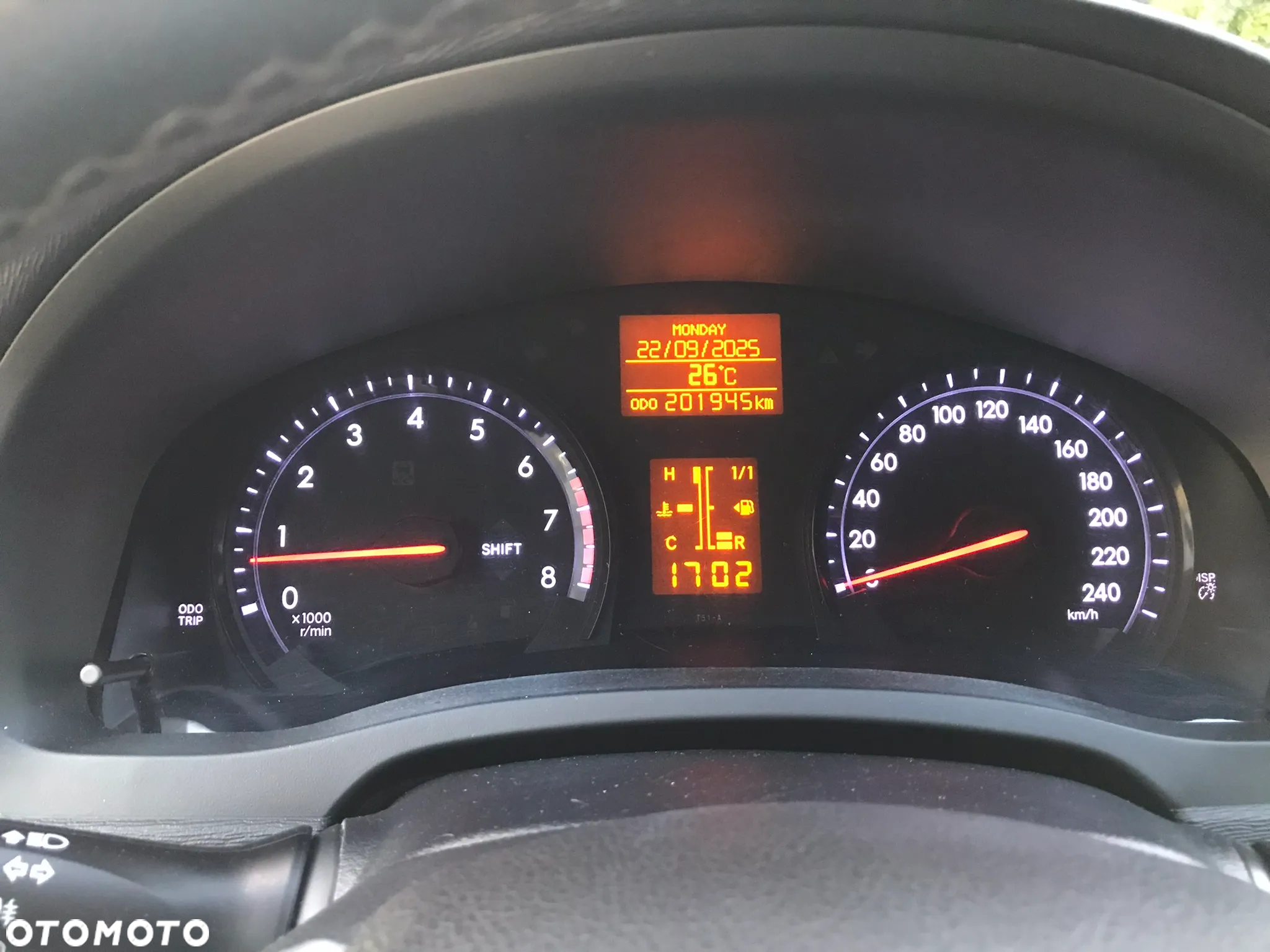 Toyota Avensis 1.8 Premium - 23