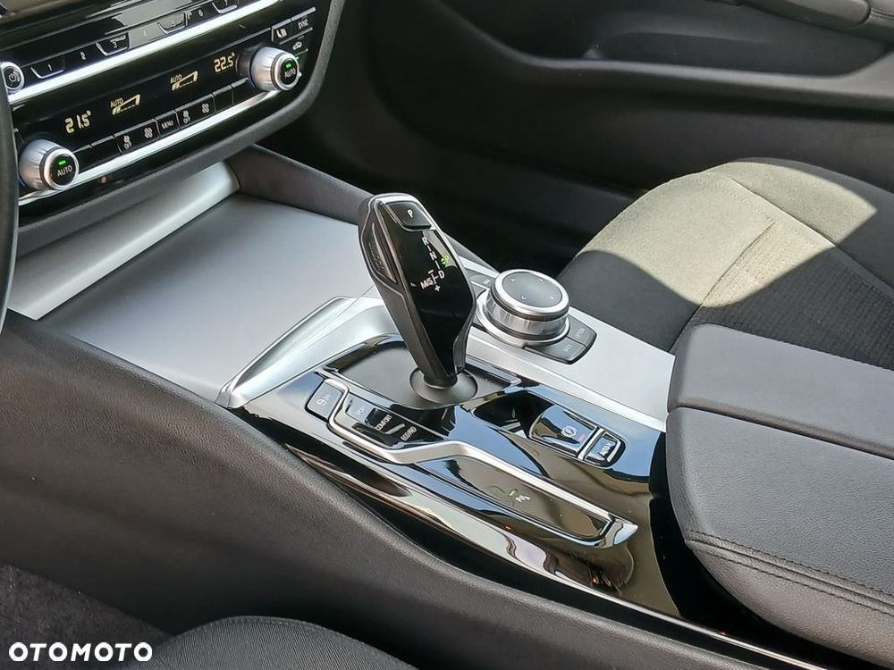 BMW Seria 5 518d - 22