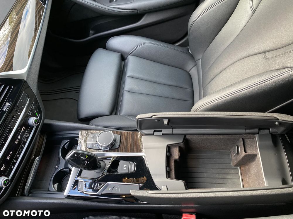 BMW Seria 5 530i Sport Line - 19