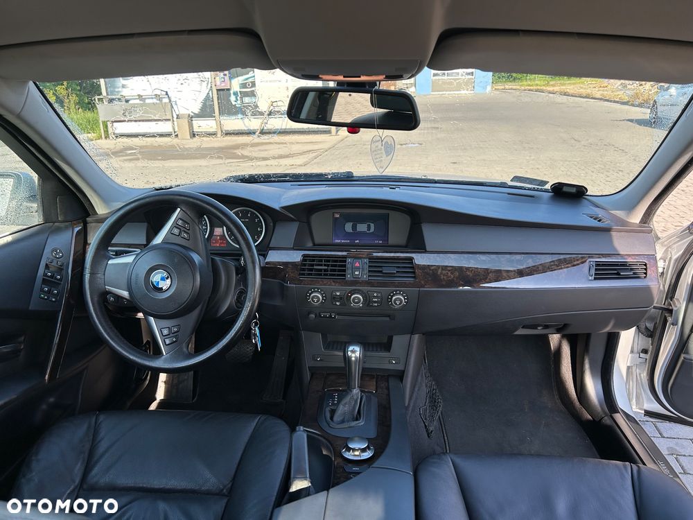 BMW Seria 5 545i - 5