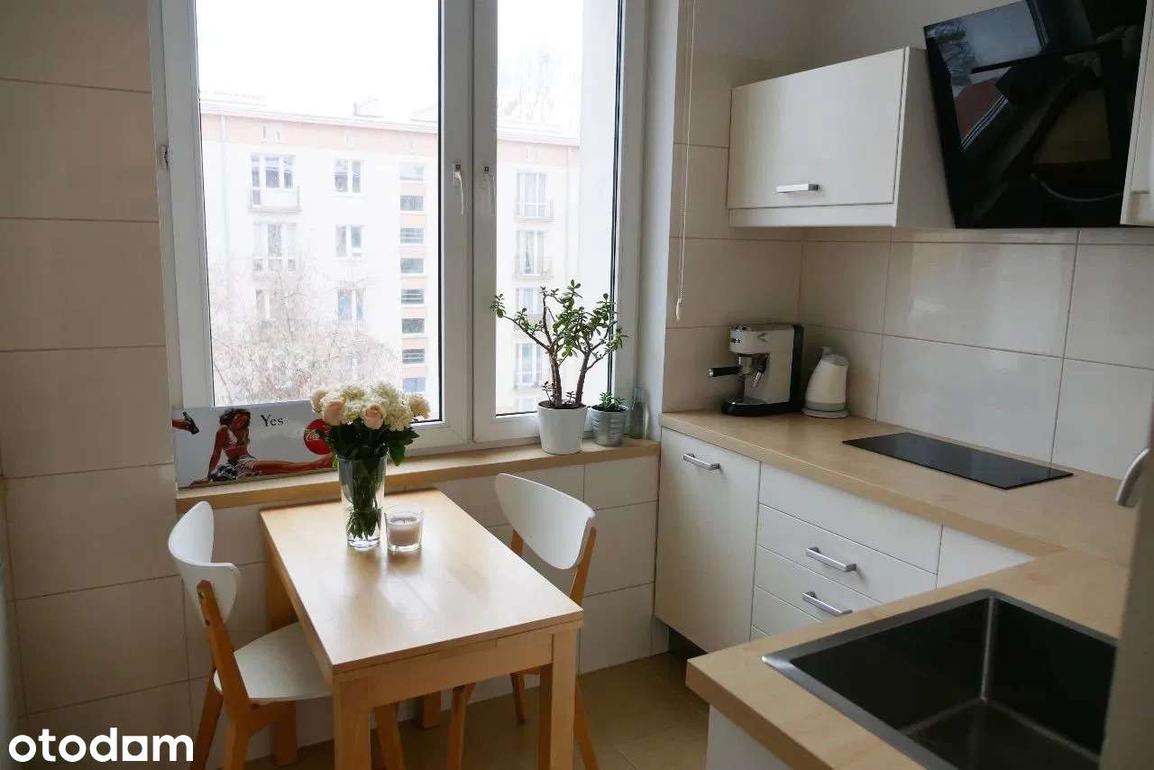 Jasna kawalerka 36m2 z osobną kuchnią na Mokotowie