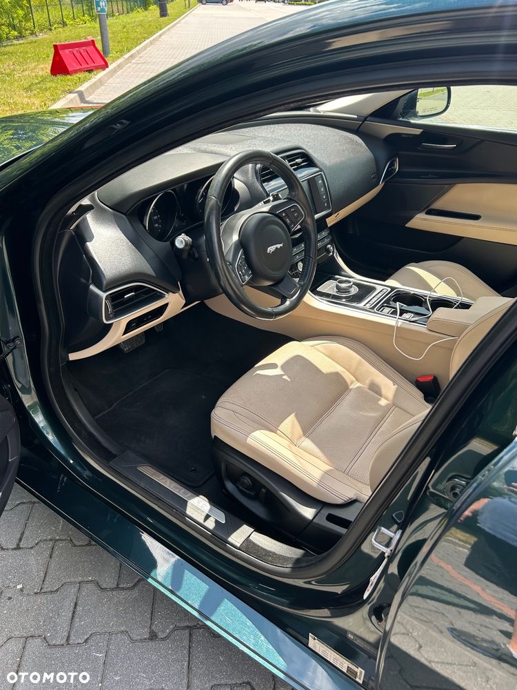 Jaguar XE 2.0 T Prestige - 6