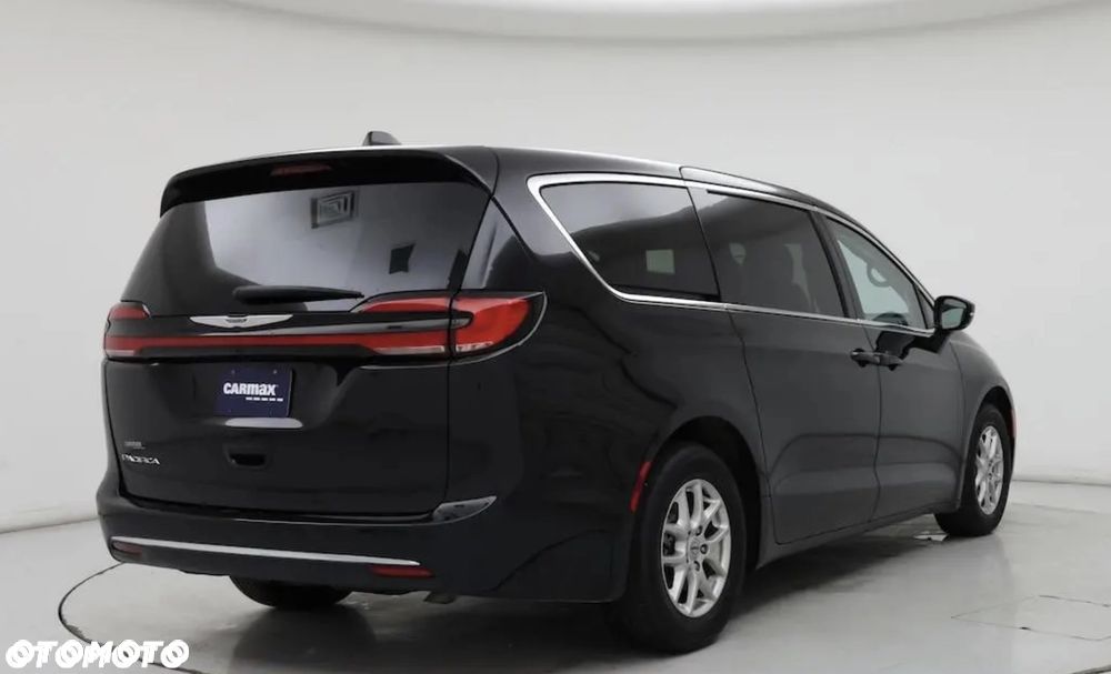 Chrysler Pacifica - 5