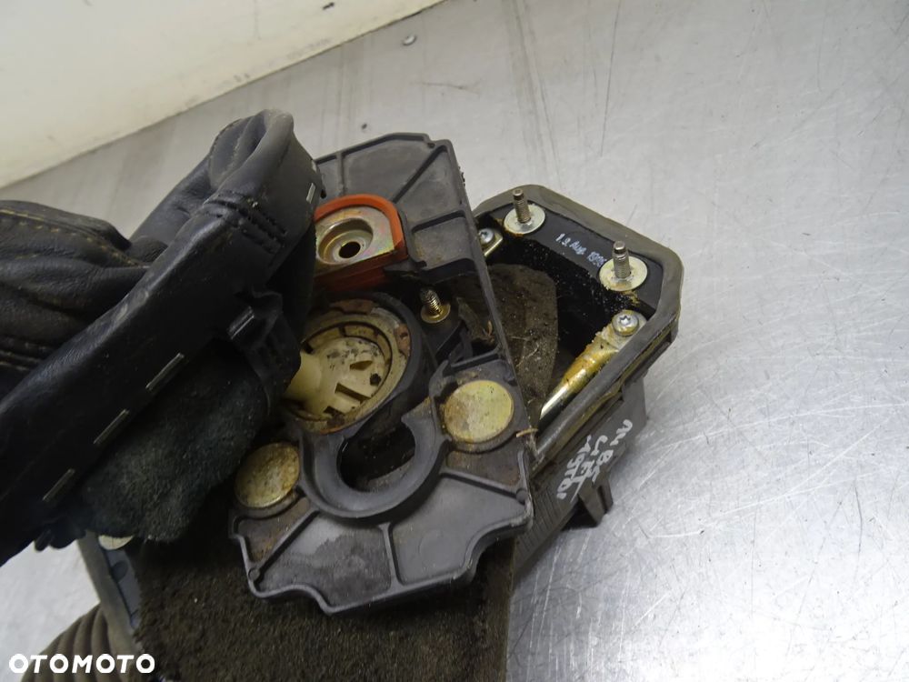 AUDI A4 B5 LIFT 1.9TDI LEWAREK WYBIERAK BIEGÓW 4B0711025D - 6